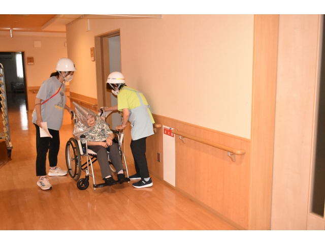 救護班による負傷者確認👀