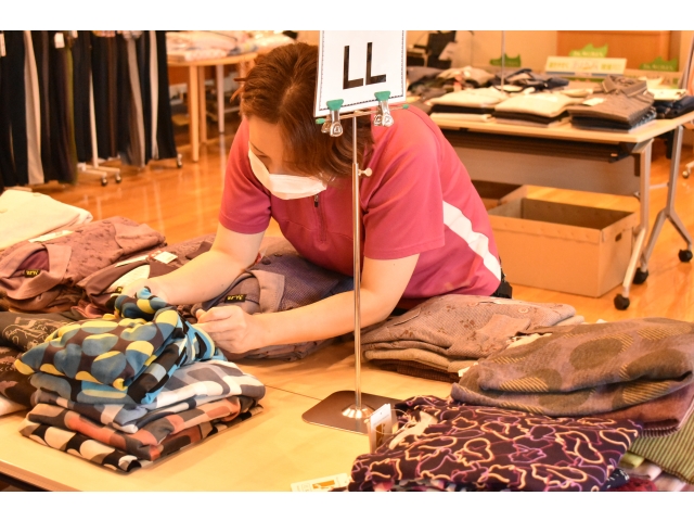 こちらではユニット職員さんが真剣に吟味中🤔