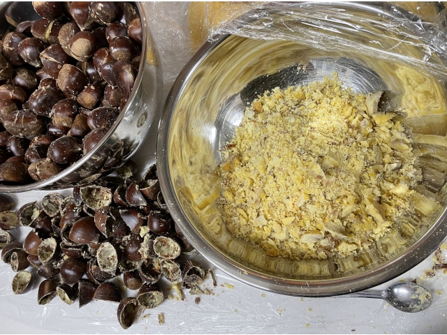 ここからはひたすら中身をくり抜くお時間です⏰（くり🌰をくり抜く🥄…）