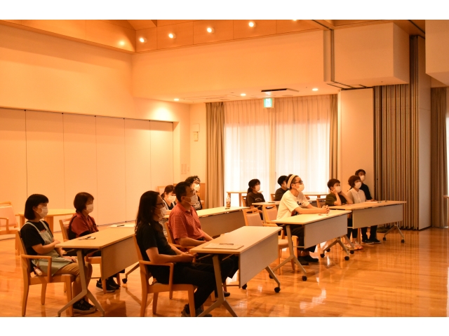 皆さん真剣に聞き入っています