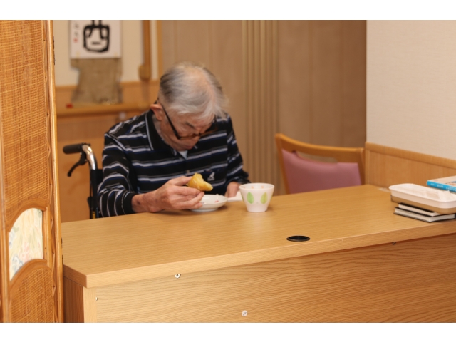 こちらは夢中で食べてます😋