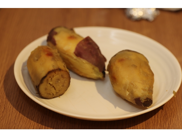 そのまま食べれる方には皮をむいて提供😍