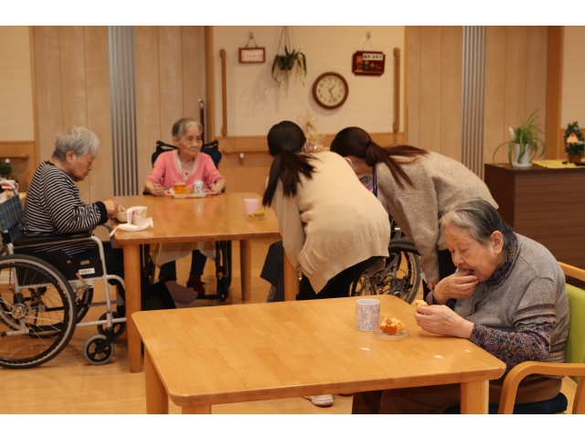 こちらでも入居さんと談笑🌝