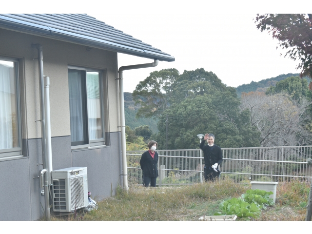 おまけ…苑長と焼き芋の番人がこちらに気づいて手を振ってくれました😏