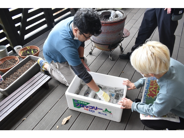 冷めないうちに発泡スチロールへ😄