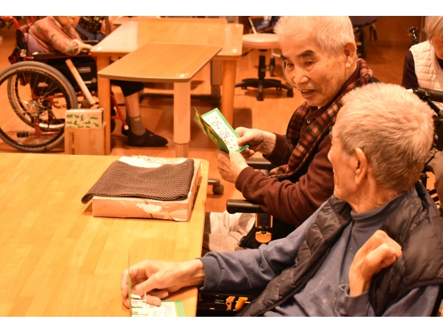 「今日はええもん貰ったなぁ😁」「今年のクリスマスはいい事あったなぁ🥰」