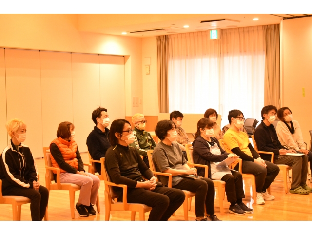 皆さん真剣に聞き入っています