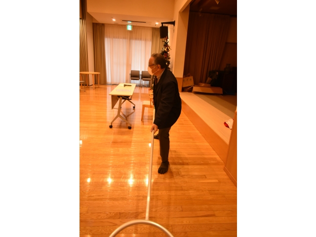 「さすまた」では足を狙うこと