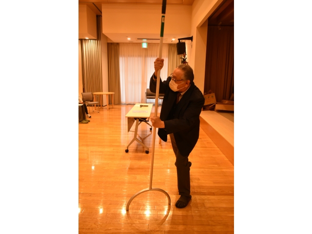 その後、こうして「動きを封じる！！」