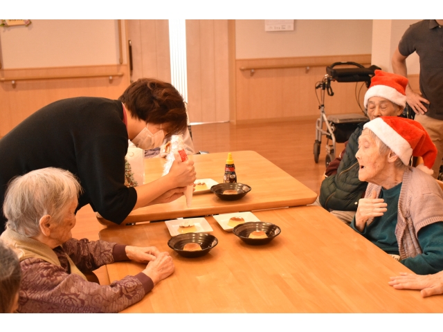 プリンに生クリームを載せて…🍮