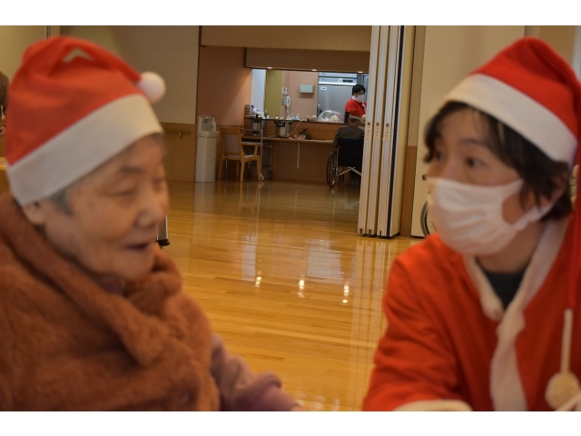 サンタとサンタの奥にもサンタがいるよ👀