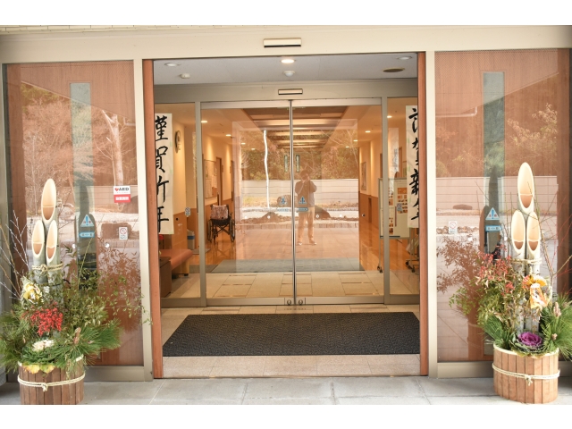 中扉の両側に『謹賀新年』を貼り付け🤗