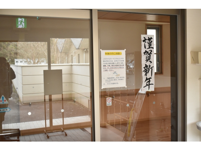 休日入り口にも飾りました😙