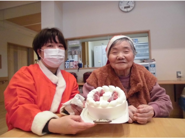 サンタがケーキを持ってきてくれたよ🎅