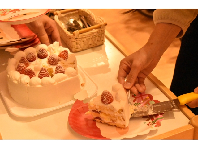 ケーキを取り分け🍰