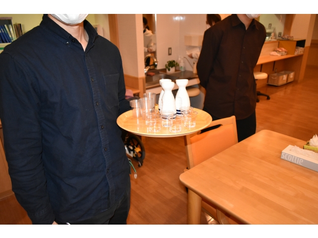 順番に皆さんの所へ伺いました😄