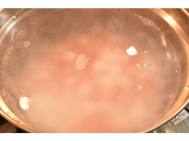 ふくもちを切って茹でて…😙