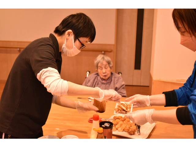 こちらはソースをぬりぬり😙