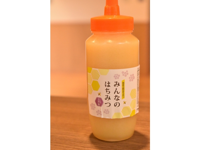 『黒鉄黐（くろがねもち）』のはちみつ