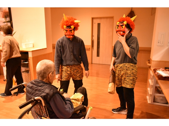 こちらの入居者さんは1人で鬼2人を相手にしていました😯