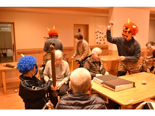 鬼も負けじと豆を投げ返していました🫘👹