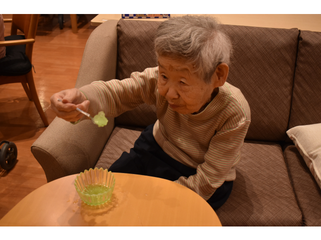 見つめてます