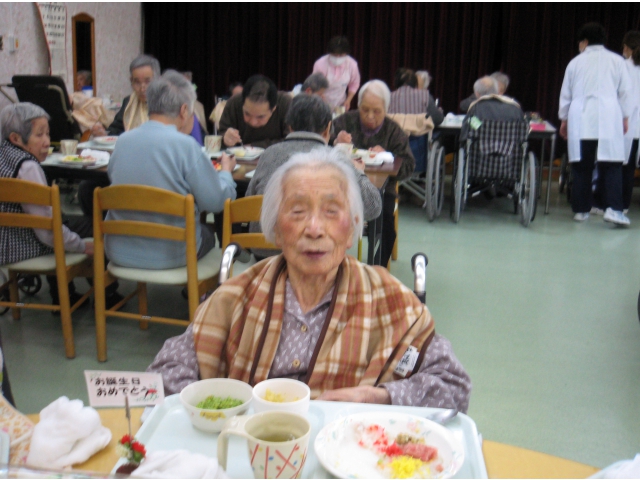 お食事中に記念写真！！