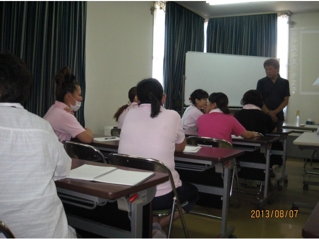 「プロ」ってどんな人？との問いかけに、
皆で考えました。