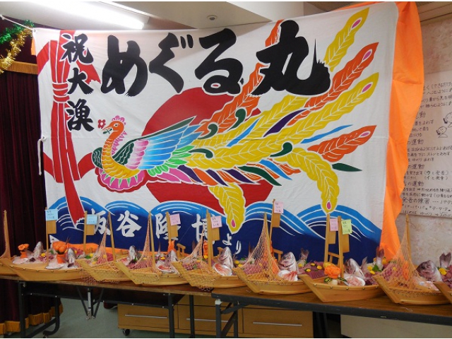 大漁旗も掲げ、迫力満点！