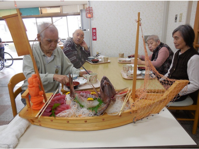 人参の漁師が鯛を釣っています！