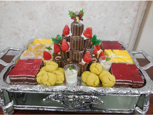 デザートバイキング！ケーキタワーがすごい！