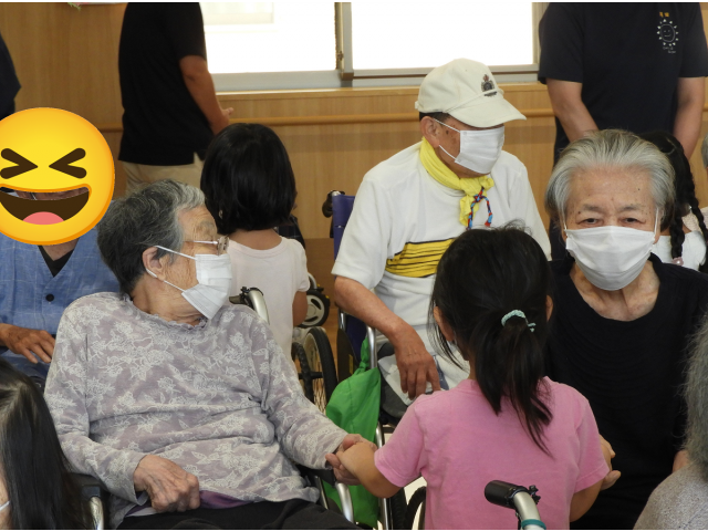 みんなニコニコ