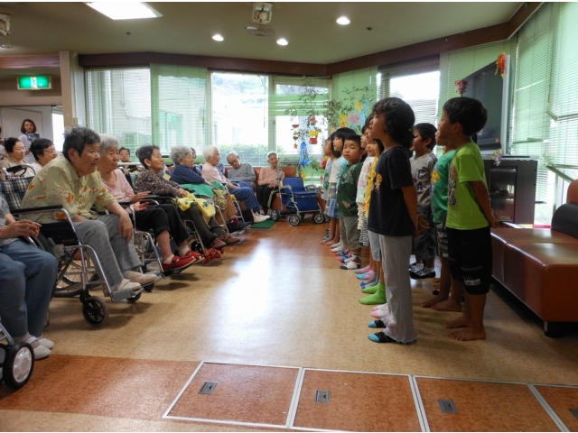 「七夕」と「100%勇気」を歌ってくれました