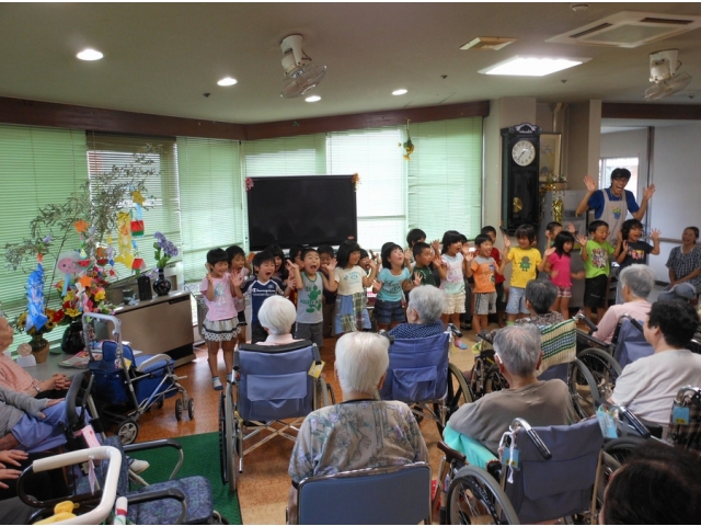 「変顔」で手遊び