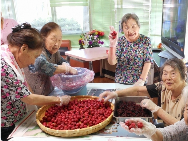 懐かしい作業に皆さん楽しそうです
