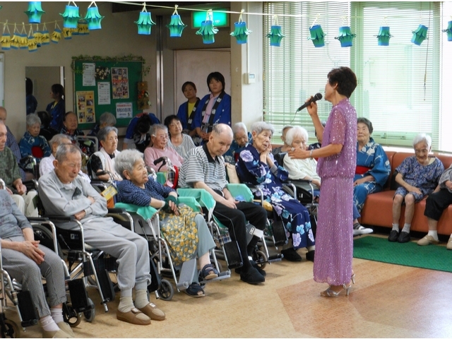 青い山脈、りんごの歌を合唱