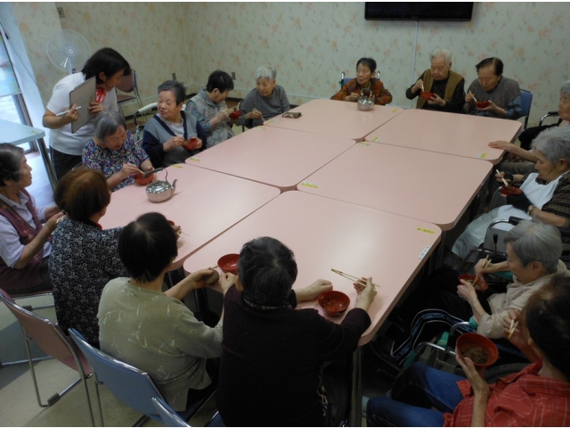 昔話も弾みます