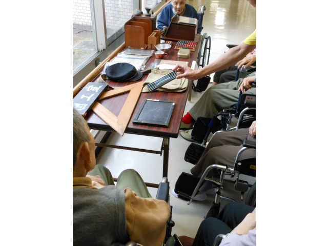 展示スペースには人だかり