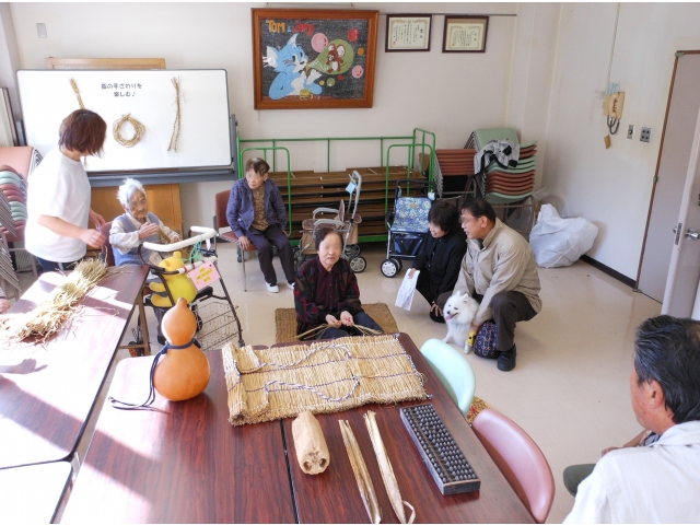 藁縄コーナーでは懐かしい品も展示