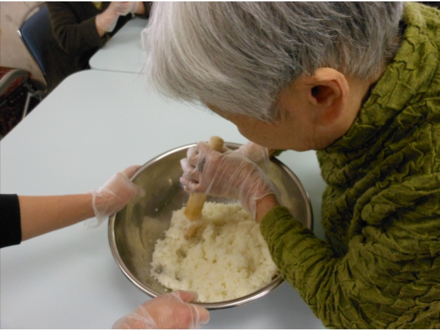 まずはもち米をつくところから