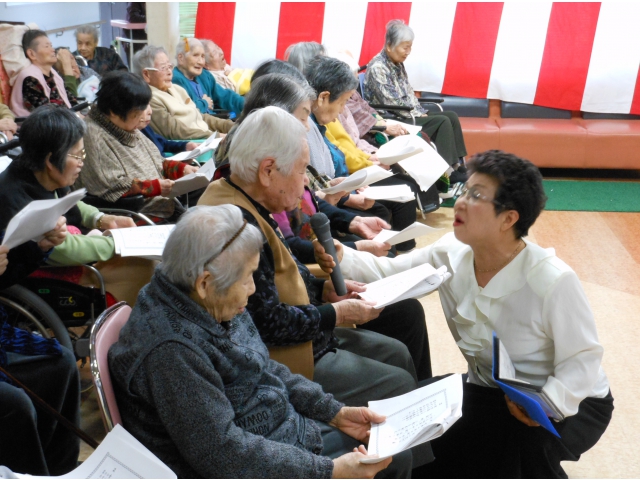 一緒に歌う場面も