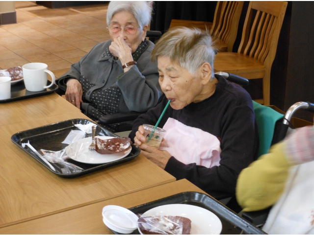 ケーキも美味しくいただきました