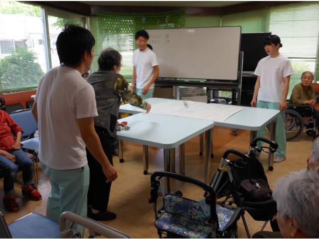 立っても座っても投げられます