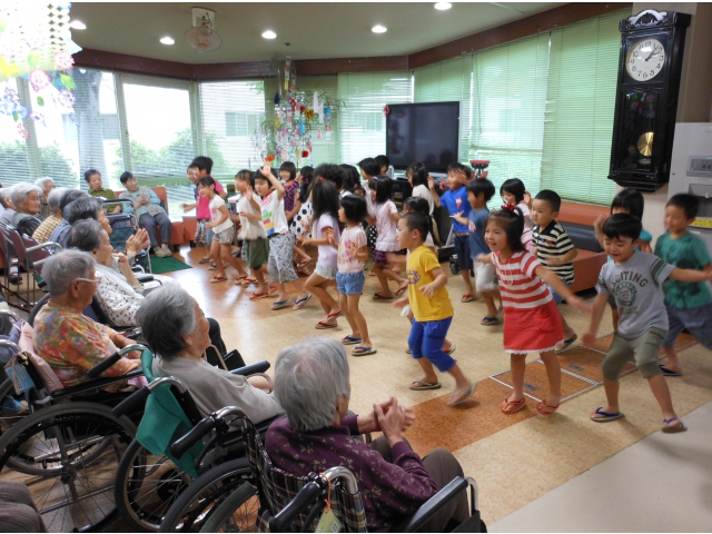「おっとっと」とお相撲さんの歌