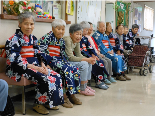 浴衣で見物です