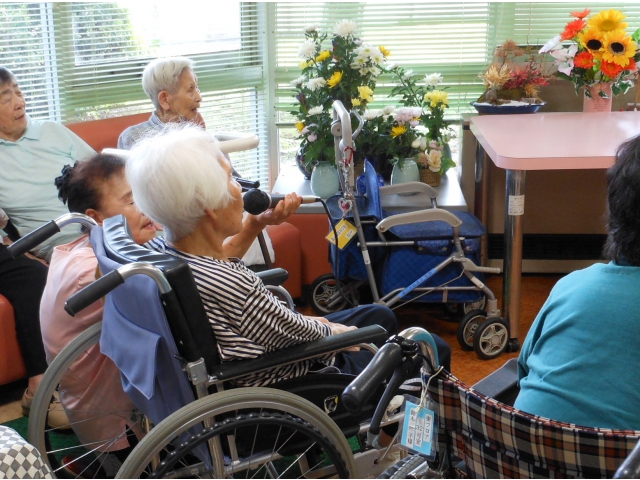 「さざんかの宿」は私の十八番よ