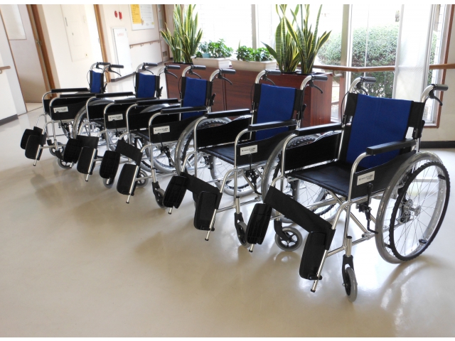 真新しい5台の車椅子