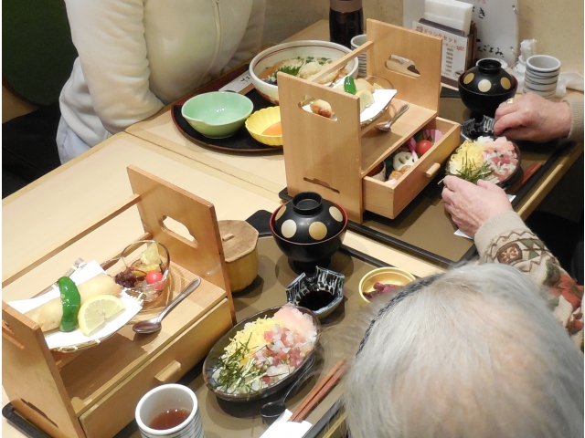 なかなか凝った定食です