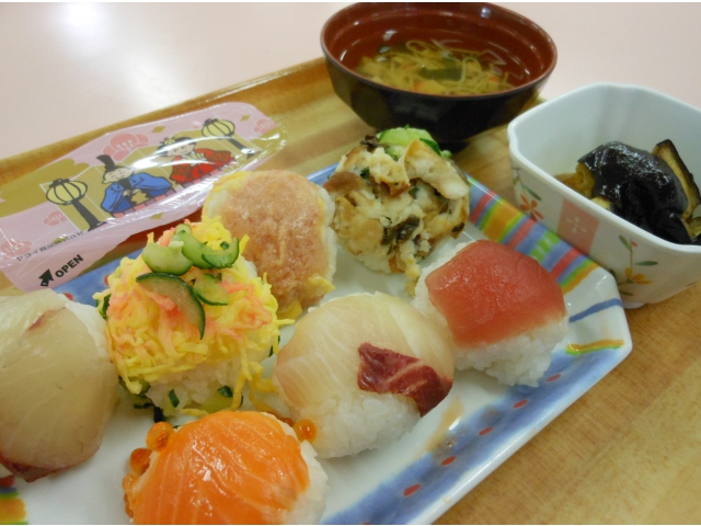 コロンと可愛い手まり寿司