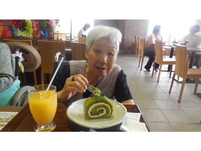 地元の美味しいケーキ屋さんです